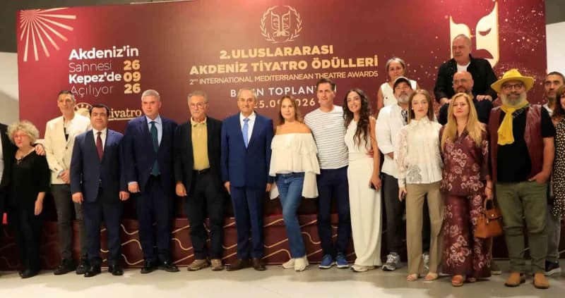 2. Uluslararası Tiyatro Ödülleri öncesi düzenlenen toplantıda konuşan Kepez Belediye Başkanı Mesut Kocagöz, Kepez’i sana
