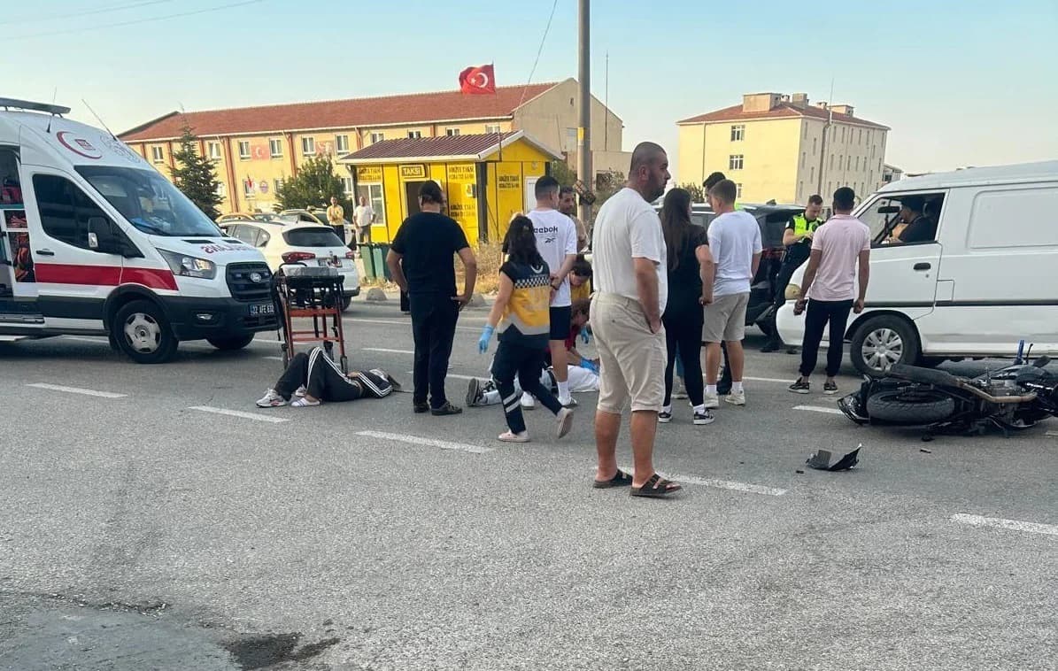 Keşan’da otomobil ile motosikletin çarpıştığı trafik kazası sonrası olay yeri