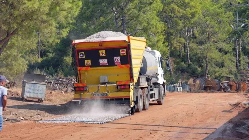 Alanya Belediyesi, Keşefli Mahallesi'nde uzun süredir beklenen yol çalışmasını tamamladı. Güneydenizi Sokak ile Keşefli