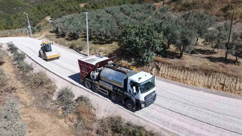 Bursa Büyükşehir Belediyesi, Kestel ilçesine bağlı 4 mahallede 11.500 metre uzunluğunda sathi kaplama gerçekleştirdi.