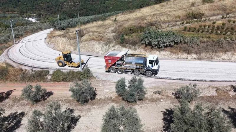Bursa Büyükşehir Belediyesi, Kestel ilçesine bağlı 4 mahallede 11.500 metre uzunluğunda sathi kaplama gerçekleştirdi.