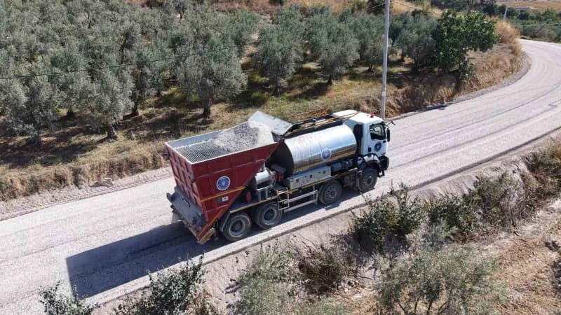 Bursa Büyükşehir Belediyesi, Kestel ilçesine bağlı 4 mahallede 11.500 metre uzunluğunda sathi kaplama gerçekleştirdi.