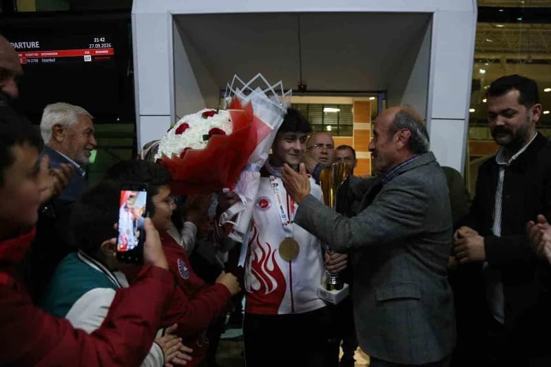 İtalya’da düzenlenen Kick Boks Dünya Şampiyonası’nda finalde İsrailli rakibini mağlup ederek Dünya şampiyonu olan Milli