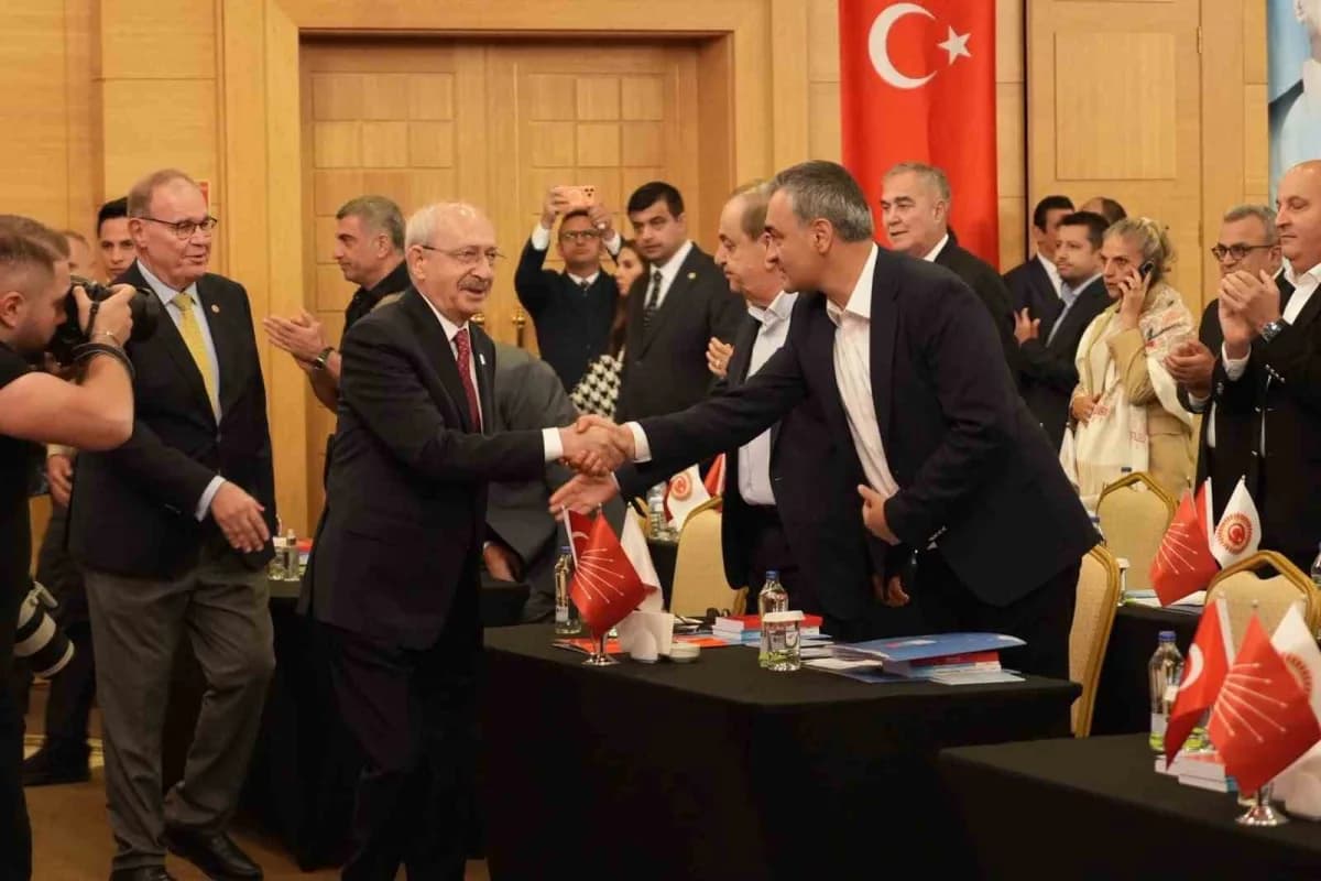 Cumhuriyet Halk Partisi (CHP) Genel Başkanı Kemal Kılıçdaroğlu, "Türkiye'nin saygınlığını, Türkiye'nin büyüklüğünü, bölg