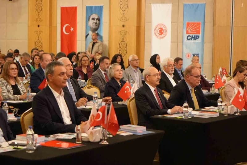 Cumhuriyet Halk Partisi (CHP) Genel Başkanı Kemal Kılıçdaroğlu, "Türkiye'nin saygınlığını, Türkiye'nin büyüklüğünü, bölg