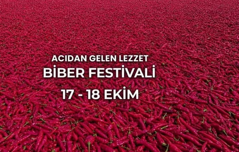 Kilis’te Cumhuriyet Meydanı’nda düzenlenecek Biber Festivali için hazırlanan stantlar ve Kilis Biberi ürünleri