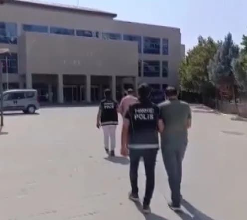 Kilis'te 3 bin captagon hapla yakalanan 2 şüpheli tutuklandı