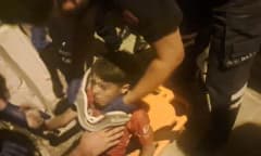 Kilis'te su kuyusuna düşen 13 yaşındaki çocuğun kurtarılması için AFAD ve itfaiye ekipleri olay yerinde müdahale ediyor