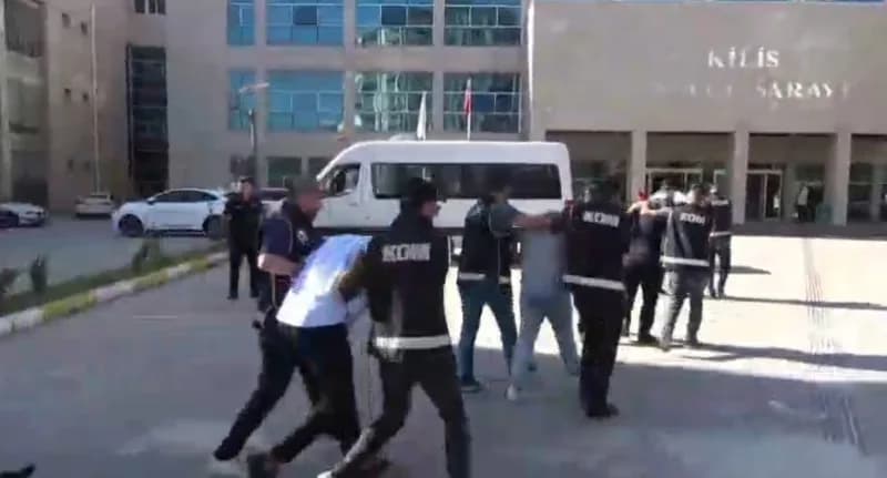 Şüphelilerden 5'i hakkında adli kontrol kararı verilirken, 2 şüpheli ifadelerinin ardından serbest bırakıldı. 11 şüpheli