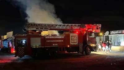 Hatay Kırıkhan Sultanbeyli Konteyner Kent’te çıkan konteyner yangını sonrası ekiplerin müdahalesi