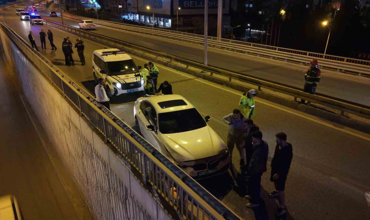 Kırıkkale'de iki otomobilin çarpışması sonucu meydana gelen trafik kazasında 2 kişi yaralandı