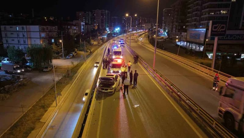 Kırıkkale'de iki otomobilin çarpışması sonucu meydana gelen trafik kazasında 2 kişi yaralandı
