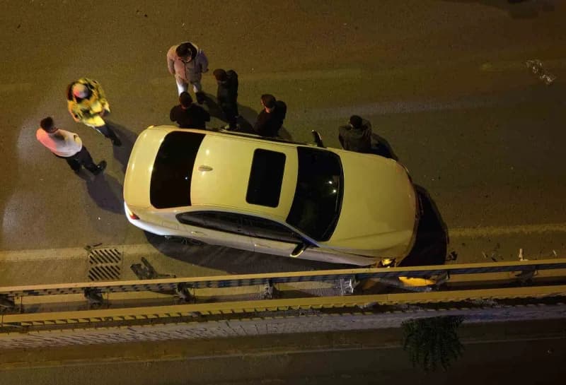 Kırıkkale'de iki otomobilin çarpışması sonucu meydana gelen trafik kazasında 2 kişi yaralandı