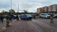 Kırıkkale Adliyesi önünde geniş güvenlik önlemleri altında hakim karşısına çıkarılan şüpheliler