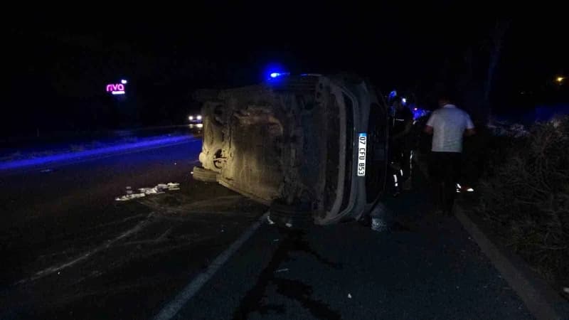 Kazada sağlık kuruluşuna ait araç devrilerek sürüklendi