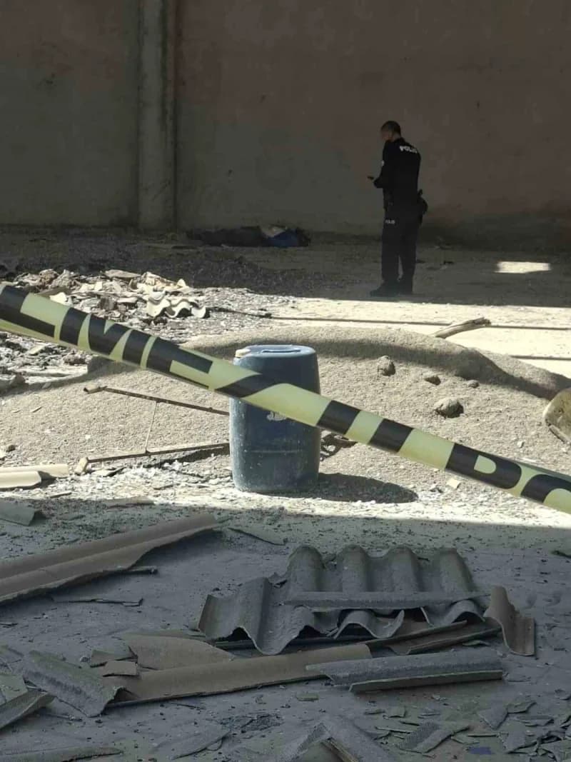 Kırşehir Güneykent'te çatı tamiri sırasında düşme sonucu hayatını kaybeden kişinin olay yeri