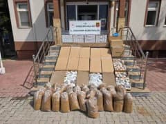 Kırşehir Kaman ilçesinde ele geçirilen kaçak makaron ve dolum makinesi