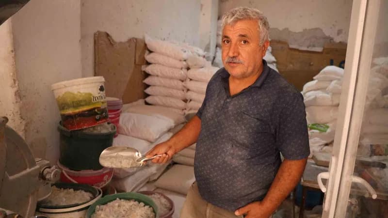 Kırşehir’de turşuluk sezonunun başlamasına rağmen kaya tuzuna olan talep, vatandaşların evde turşu kurmak yerine hazır t