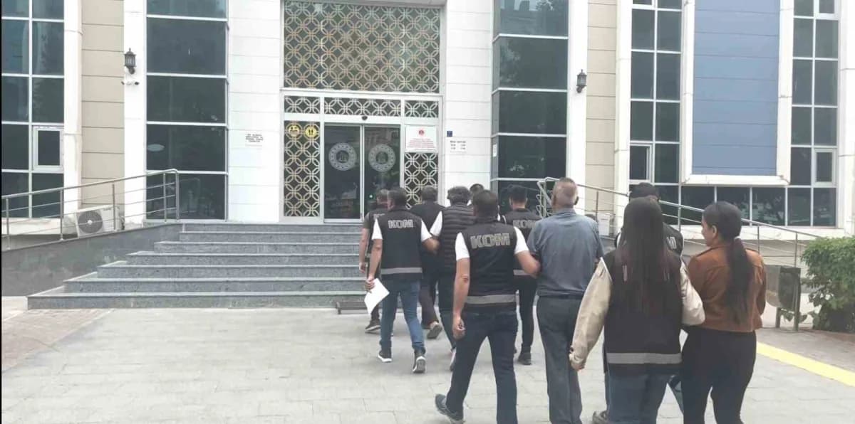 Kırşehir’de tefecilik, nitelikli dolandırıcılık ve senedin yağması suçlarına yönelik düzenlenen operasyonda 7 şüpheli gö