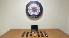 Kırşehir merkezli yasa dışı bahis operasyonunda ele geçirilen cep telefonları ve dijital materyaller
