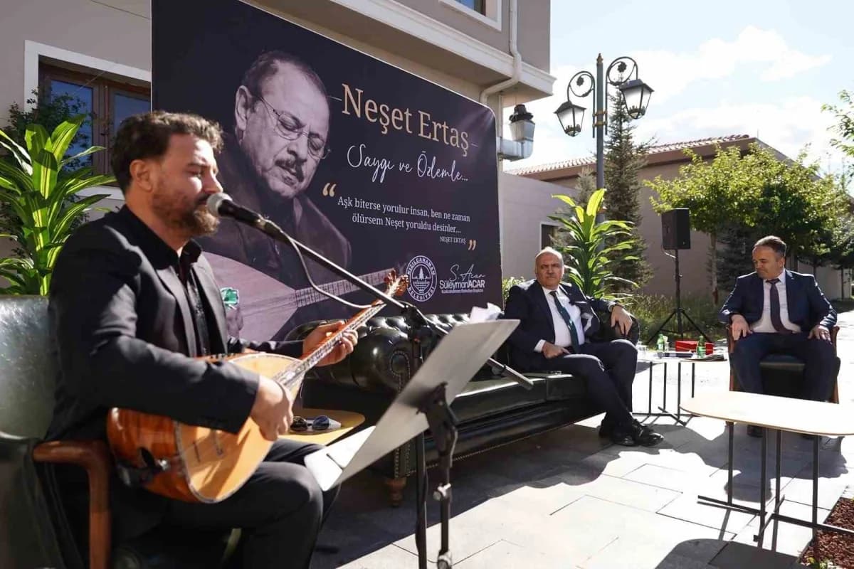 Kızılcahamam Belediyesi, Türk halk müziğinin usta ismi ve 'bozkırın Tezenesi' olarak anılan Neşet Ertaş’ı, vefatının yıl