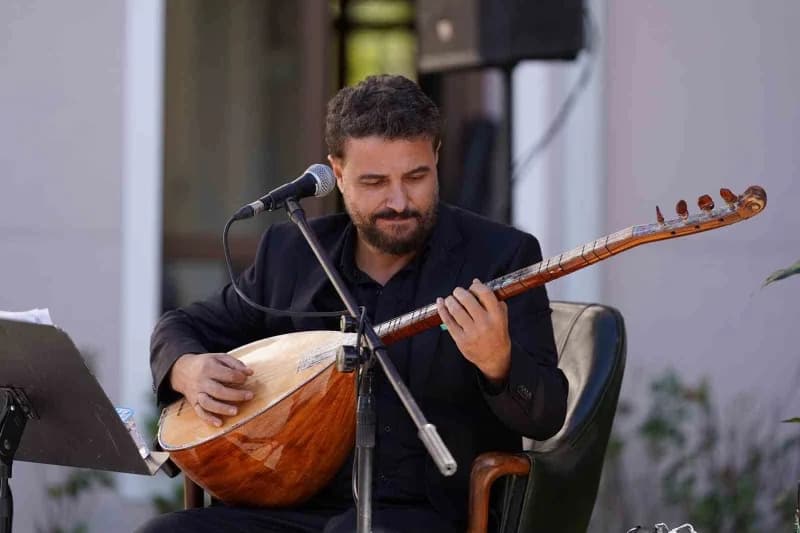 Kızılcahamam Belediyesi, Türk halk müziğinin usta ismi ve 'bozkırın Tezenesi' olarak anılan Neşet Ertaş’ı, vefatının yıl