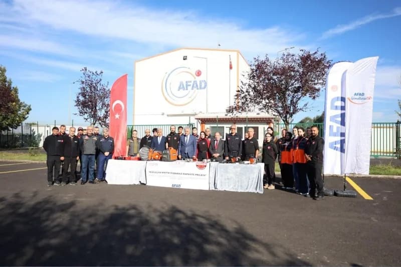 Düzce Valisi Mehmet Makas, “Kızılelma Kritik Müdahale Kapasite Projesi” kapsamında Kızılelma Arama ve Kurtarma Derneğine