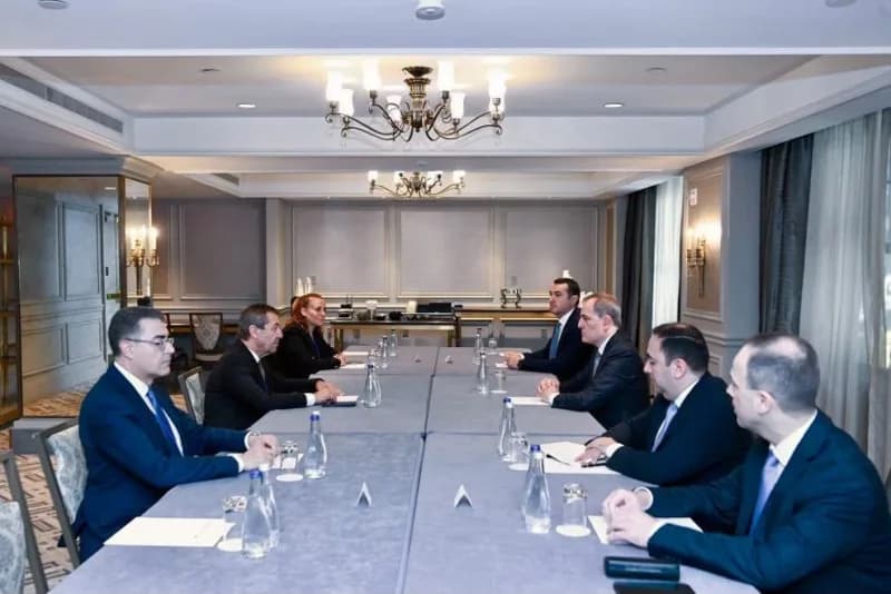 KKTC Dışişleri Bakanı Tahsin Ertuğruloğlu ve Azerbaycan Dışişleri Bakanı Ceyhun Bayramov New York'ta görüşme yaparken