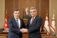 KKTC Cumhurbaşkanı Tufan Erhürman ve Cumhurbaşkanı Yardımcısı Cevdet Yılmaz Cumhurbaşkanlığı'nda görüşme yaparken