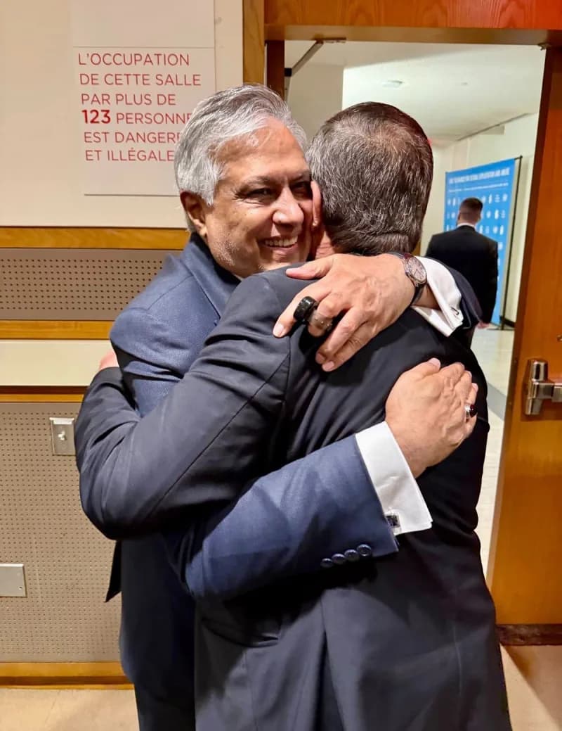 KKTC Dışişleri Bakanı Tahsin Ertuğruloğlu ve Pakistan Dışişleri Bakanı Muhammed Ishaq Dar New York'ta bir arada