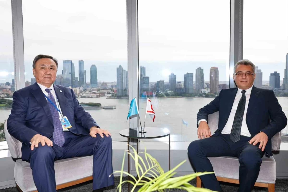 KKTC Cumhurbaşkanı Tufan Erhürman ve TDT Genel Sekreteri Kubanıçbek Ömüraliyev New York'ta görüşme yaparken