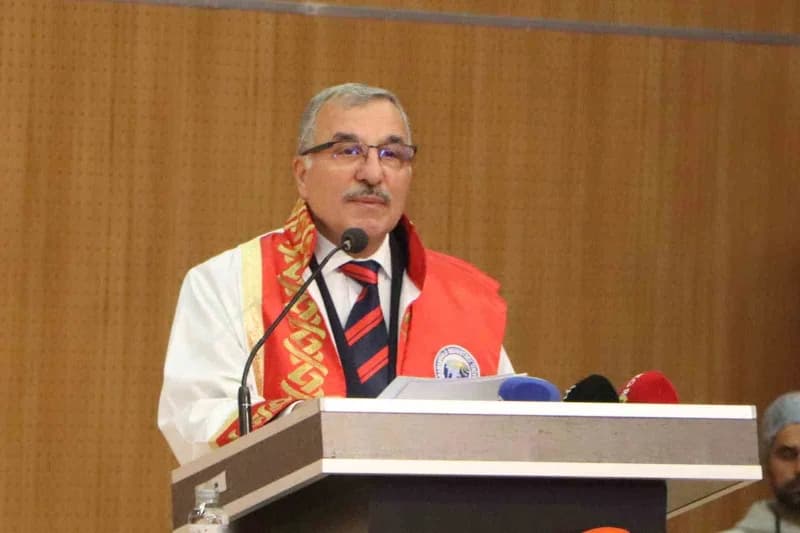 KMÜ Rektörü Prof. Dr. Mehmet Gavgalı, yeni akademik yılının öğrenci ve akademik personele hayırlı olmasını diledi.