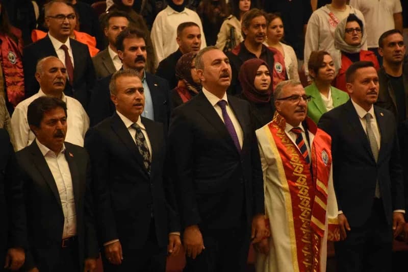 Açılış törenine AK Parti Grup Başkanvekili Abdulhamit Gül, Karaman Valisi Hayrettin Çiçek, AK Parti Karaman Milletvekill