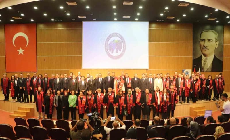Karamanoğlu Mehmetbey Üniversitesi'nde (KMÜ) 2026-2027 akademik yılı açılış töreni düzenlendi.