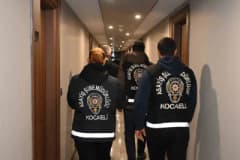 Kocaeli polis ekipleri aranan şüphelileri yakalama operasyonu sırasında