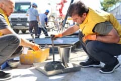 Kocaeli Büyükşehir Belediyesi Yapı Malzemeleri ve Zemin Mekaniği Laboratuvarı içinden teknik ekip çalışması