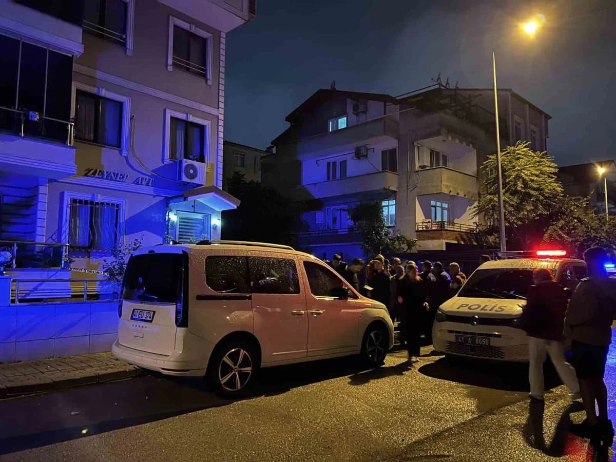 İzmit ilçesinde temel kazısı yapılan alanda meydana gelen toprak kayması nedeniyle 2 bina tedbir amacıyla tahliye edildi