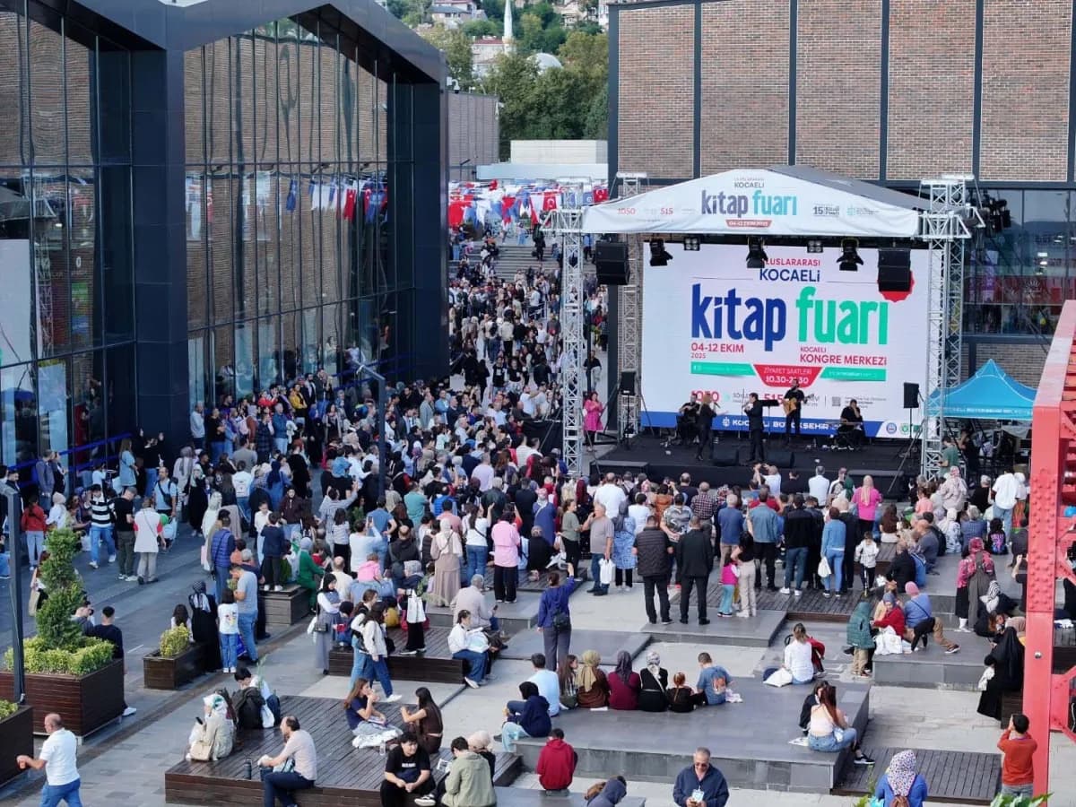 16. Uluslararası Kocaeli Kitap Fuarı için hazırlanan ücretsiz ring ve vapur seferleri ile otopark imkanlarını gösteren u