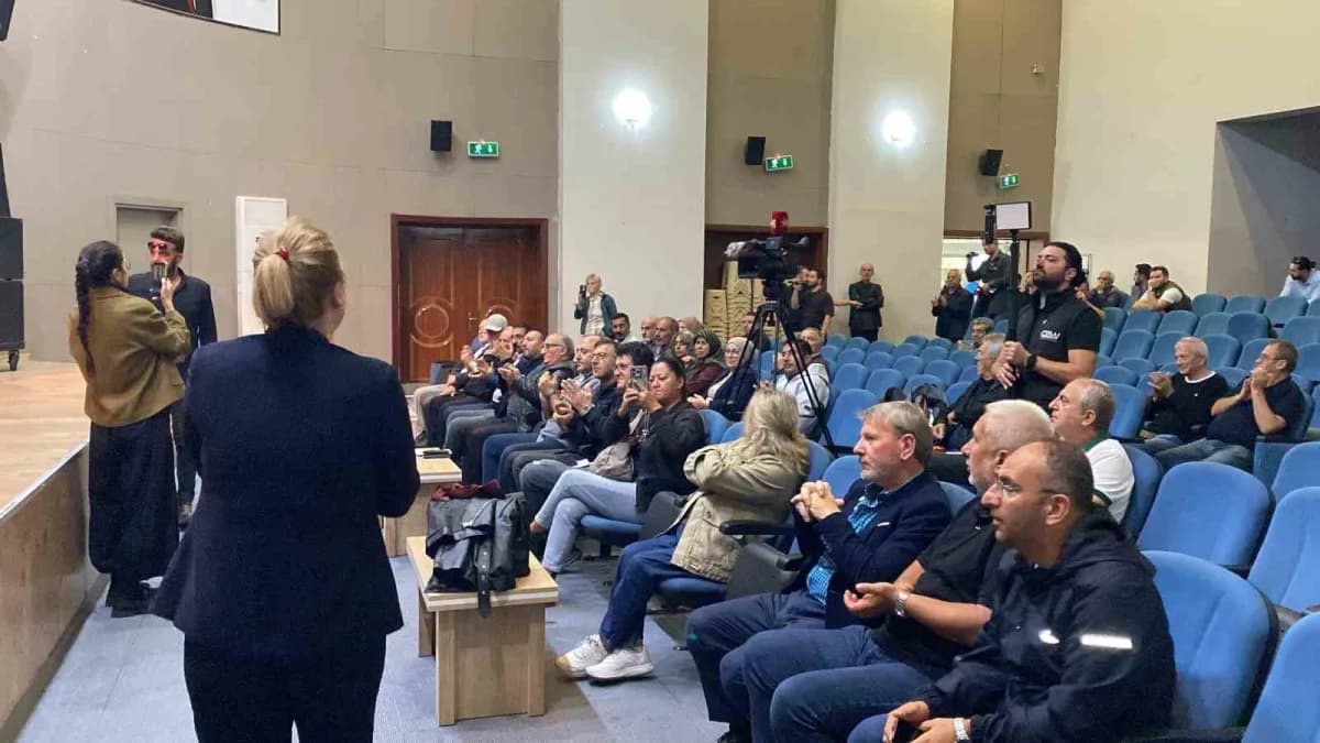 Kocaeli'nin Körfez ilçesinde kurulması planlanan sülfürik asit tesisi için düzenlenen ÇED Halkın Katılım Toplantısı, vat