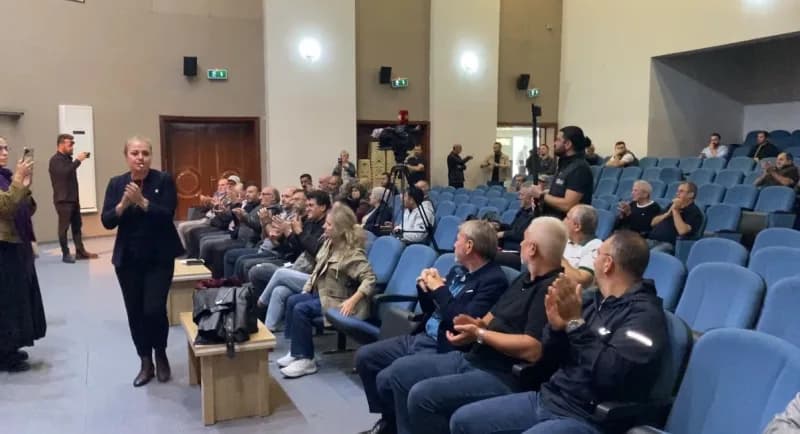 Kocaeli'nin Körfez ilçesinde kurulması planlanan sülfürik asit tesisi için düzenlenen ÇED Halkın Katılım Toplantısı, vat