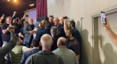 Kocaeli Körfez'de sülfürik asit tesisi ÇED toplantısında vatandaşların protesto gösterisi