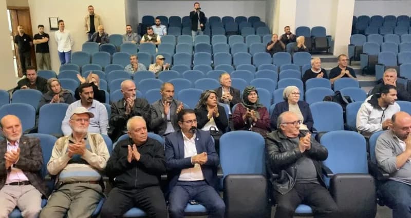 Kocaeli'nin Körfez ilçesinde kurulması planlanan sülfürik asit tesisi için düzenlenen ÇED Halkın Katılım Toplantısı, vat