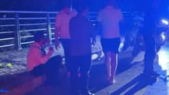 Kocaeli Gebze'de virajı alamayan belediye otobüsünün iki otomobile çarptığı kaza sonrası olay yeri