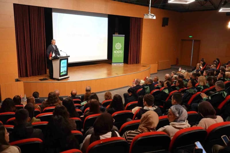 Kocaeli Sağlık ve Teknoloji Üniversitesi'nde 2026-2027 akademik yılı açılış töreni gerçekleştirildi. Törende yapay zekân