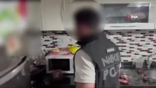 Kocaeli’de polis ekiplerinin uyuşturucu ve kaçak ürün operasyonunda ele geçirilen maddeler