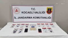Kocaeli’de jandarma ekipleri tarafından düzenlenen uyuşturucu operasyonunda ele geçirilen uyuşturucu maddeler
