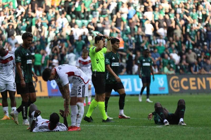 Trendyol Süper Lig’in 6. Haftasında Kocaelispor, Gaziantep FK’yı ağırlıyor. Karşılaşmanın ilk yarısı golsüz beraberlikle