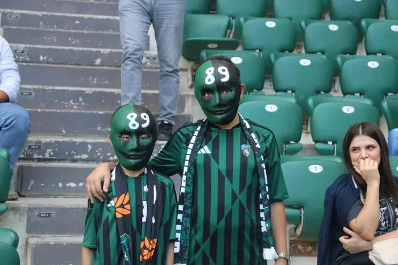 Trendyol Süper Lig'in 6. Haftasında Kocaelispor'un, Gaziantep FK'yı ağırladığı karşılaşmayı tribünde 10 bin 983 biletli