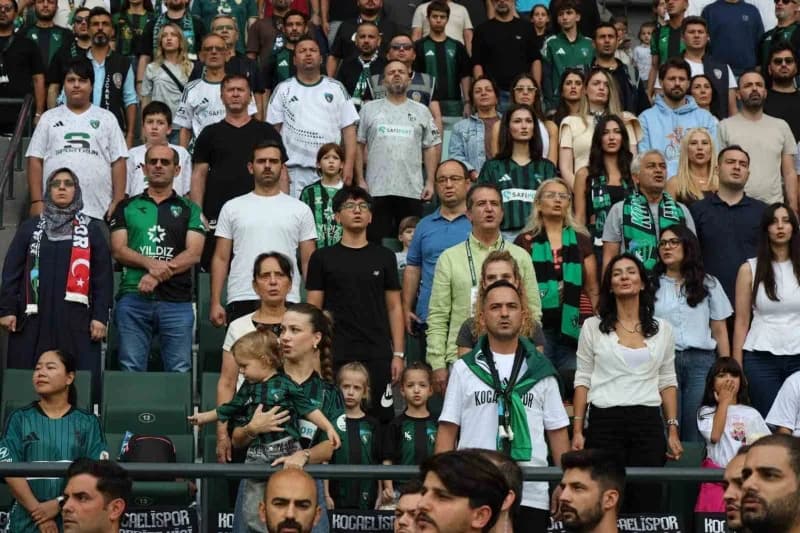 Trendyol Süper Lig'in 6. Haftasında Kocaelispor'un, Gaziantep FK'yı ağırladığı karşılaşmayı tribünde 10 bin 983 biletli