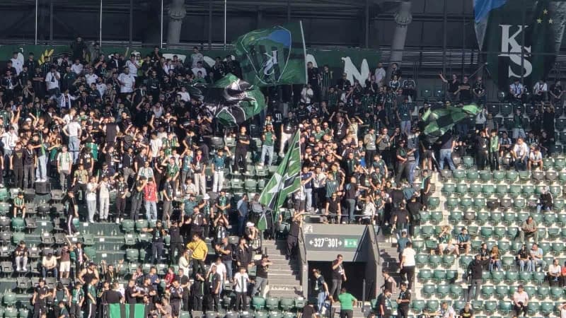 Kocaelispor ile Gaziantep FK arasında oynanan Trendyol Süper Lig maçından bir tribün görüntüsü